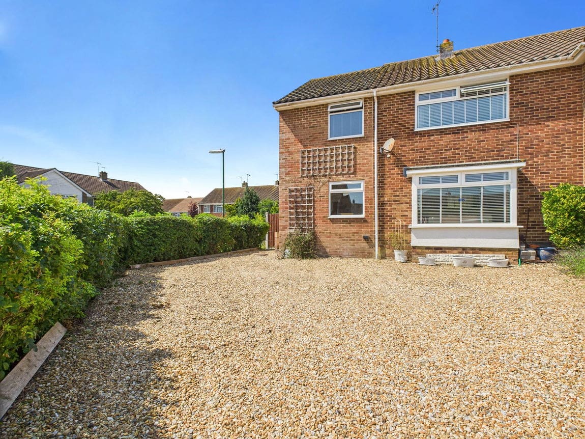 4 bedroom End of terrace house Under Offer