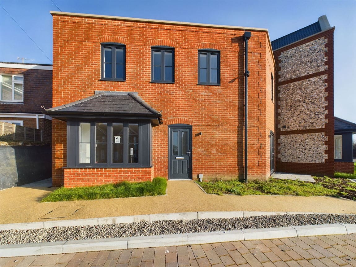 3 bedroom End of terrace house For Sale