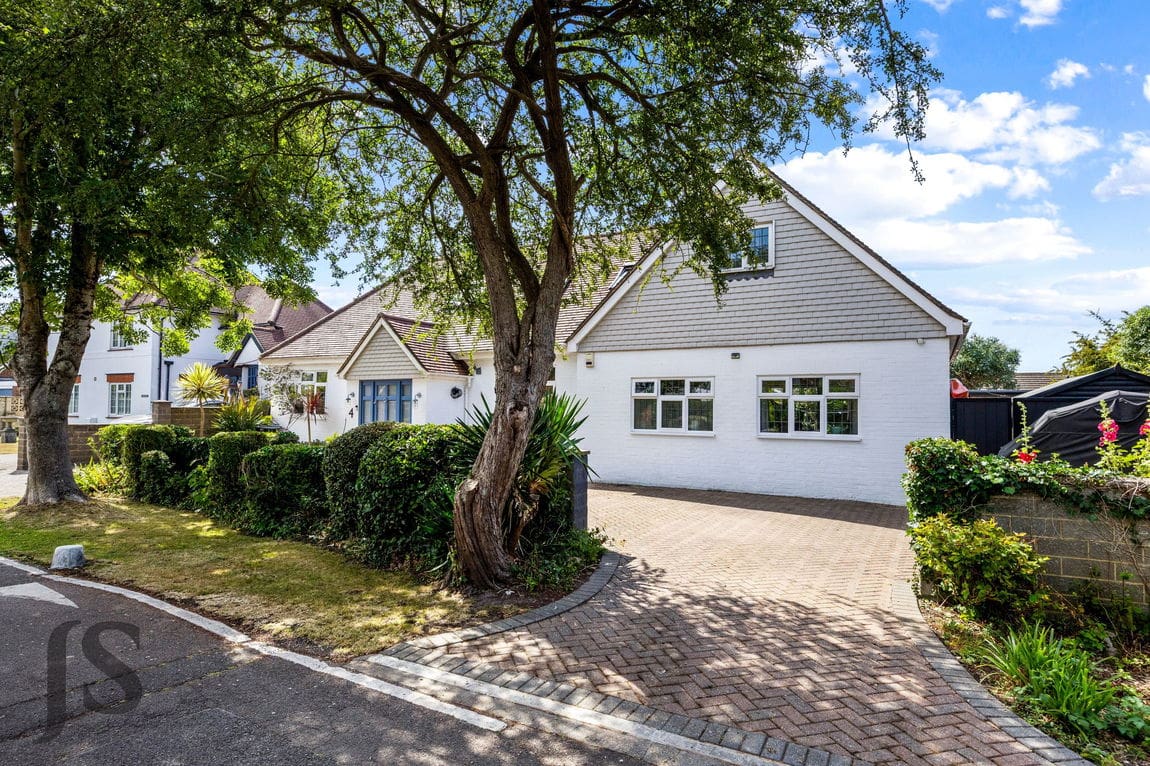 5 bedroom Property For Sale