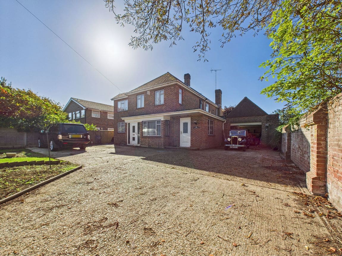 4 bedroom Property For Sale
