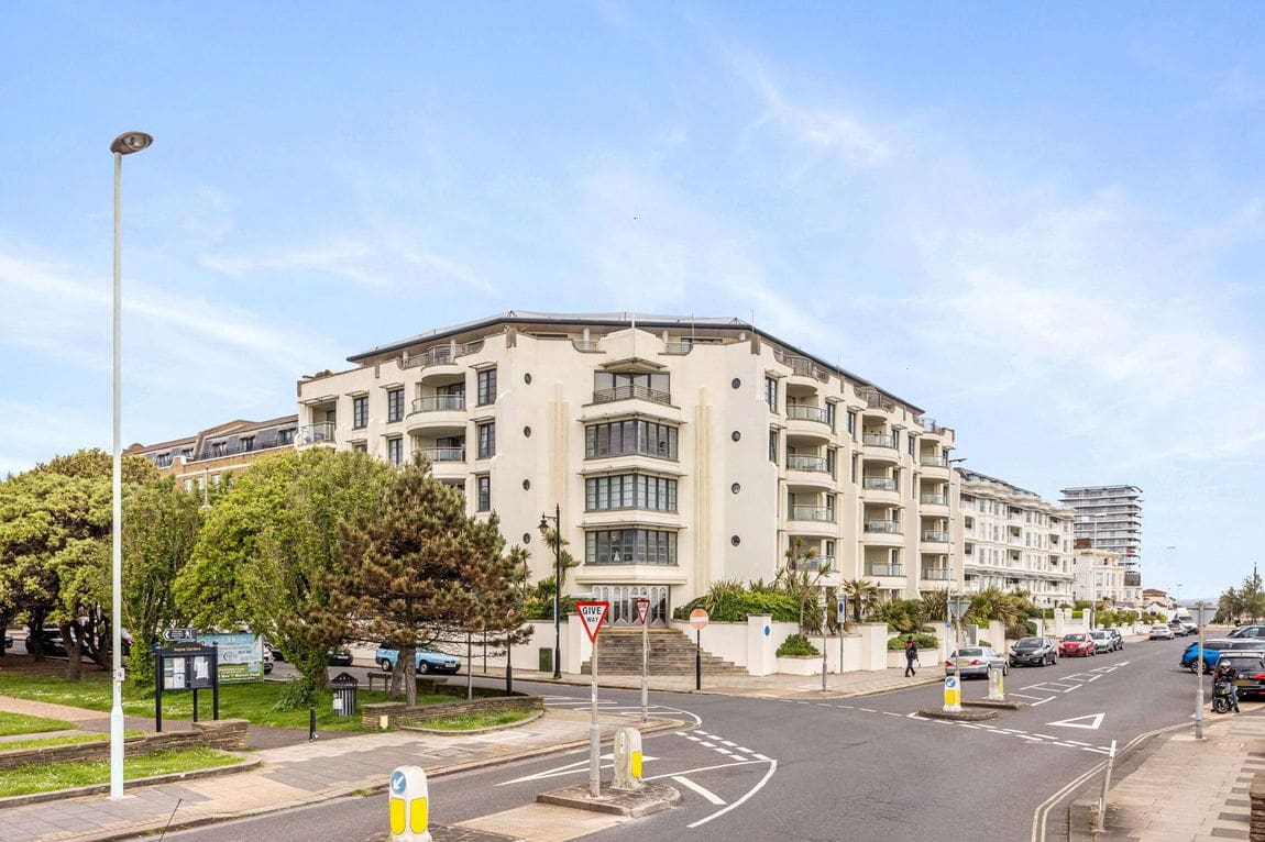 3 bedroom Flat Under Offer