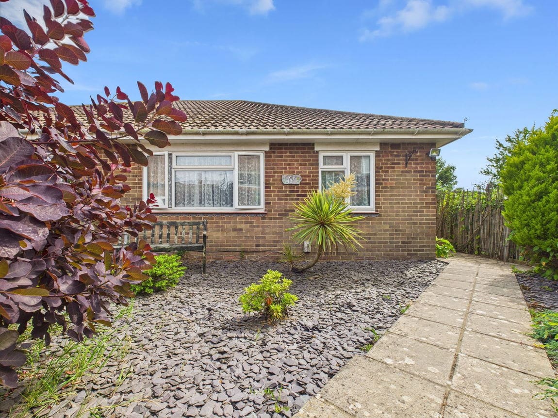 2 bedroom Semi-detached bungalow For Sale