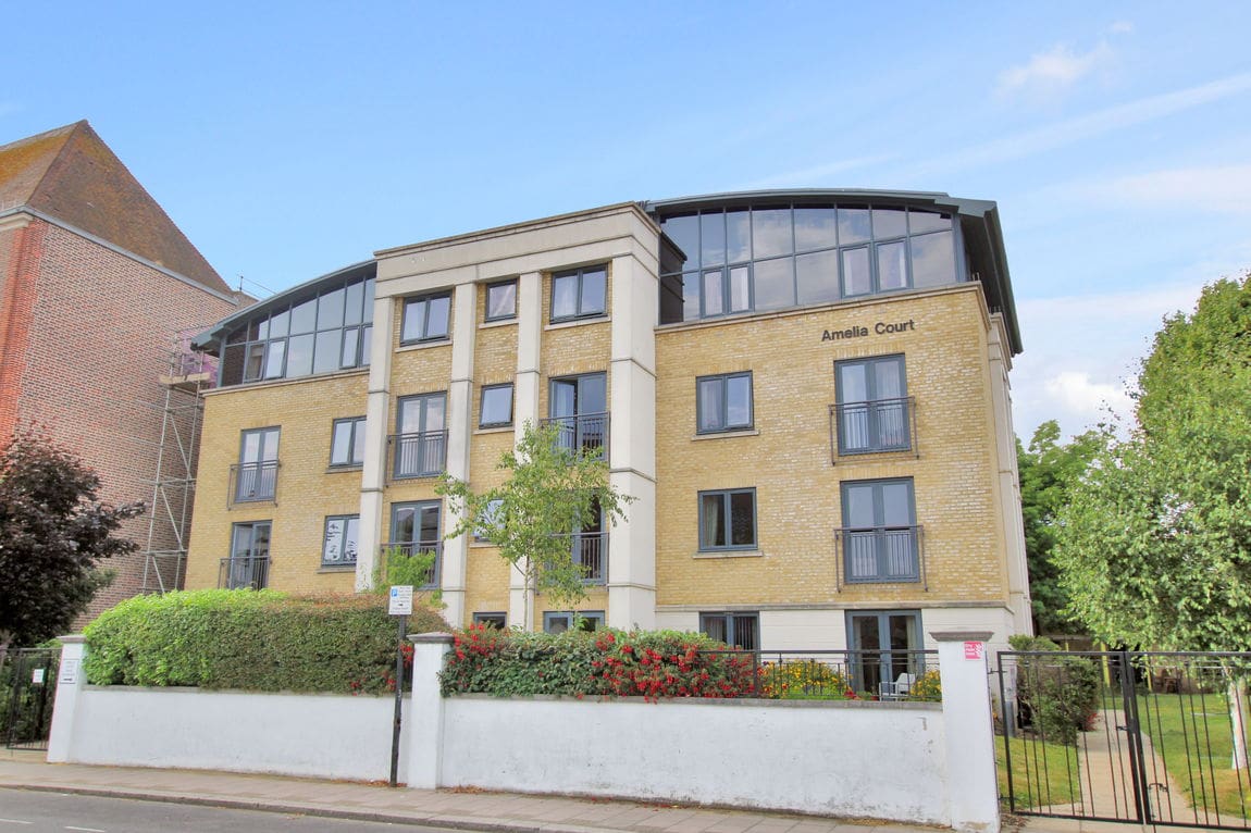 1 bedroom Apartment For Sale