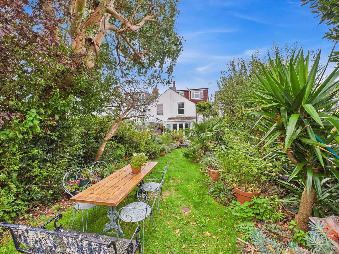 4 bedroom End of terrace house For Sale