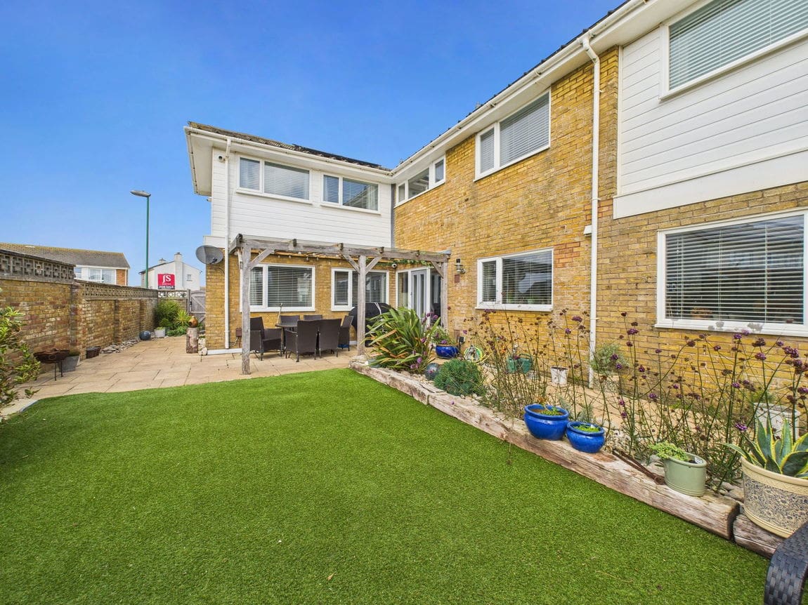 3 bedroom Detached house Under Offer