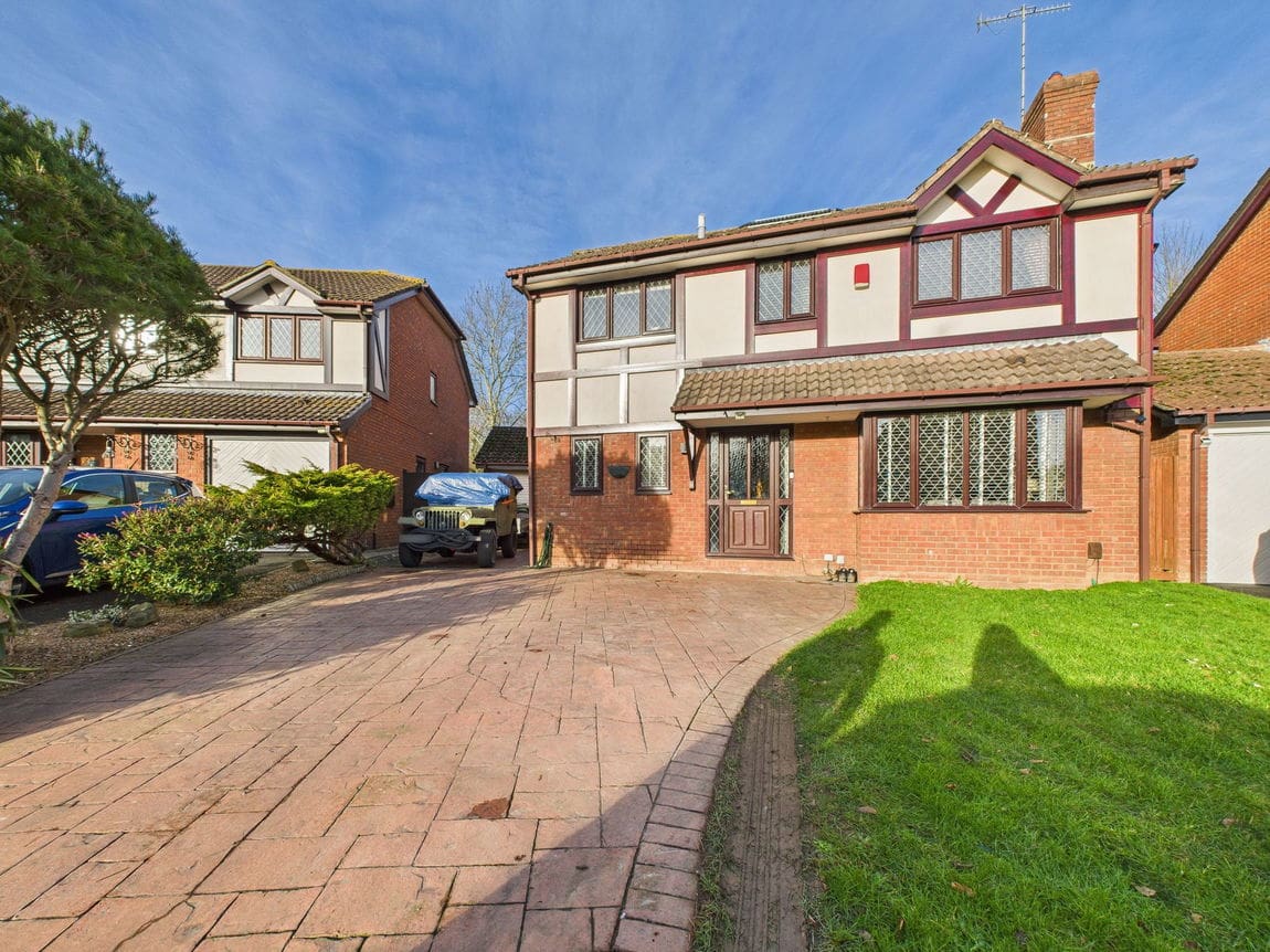 4 bedroom Detached house Under Offer