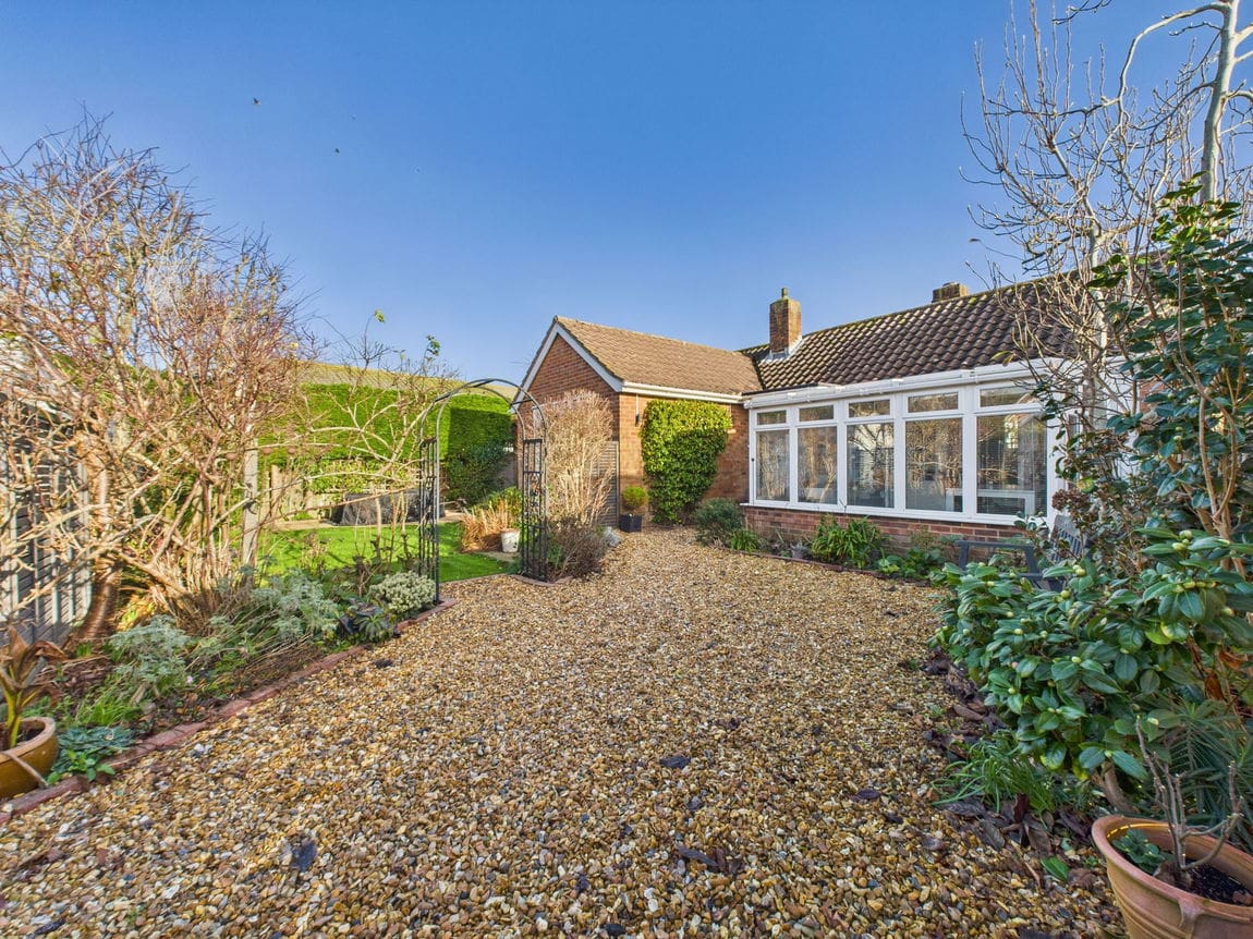 2 bedroom Bungalow For Sale