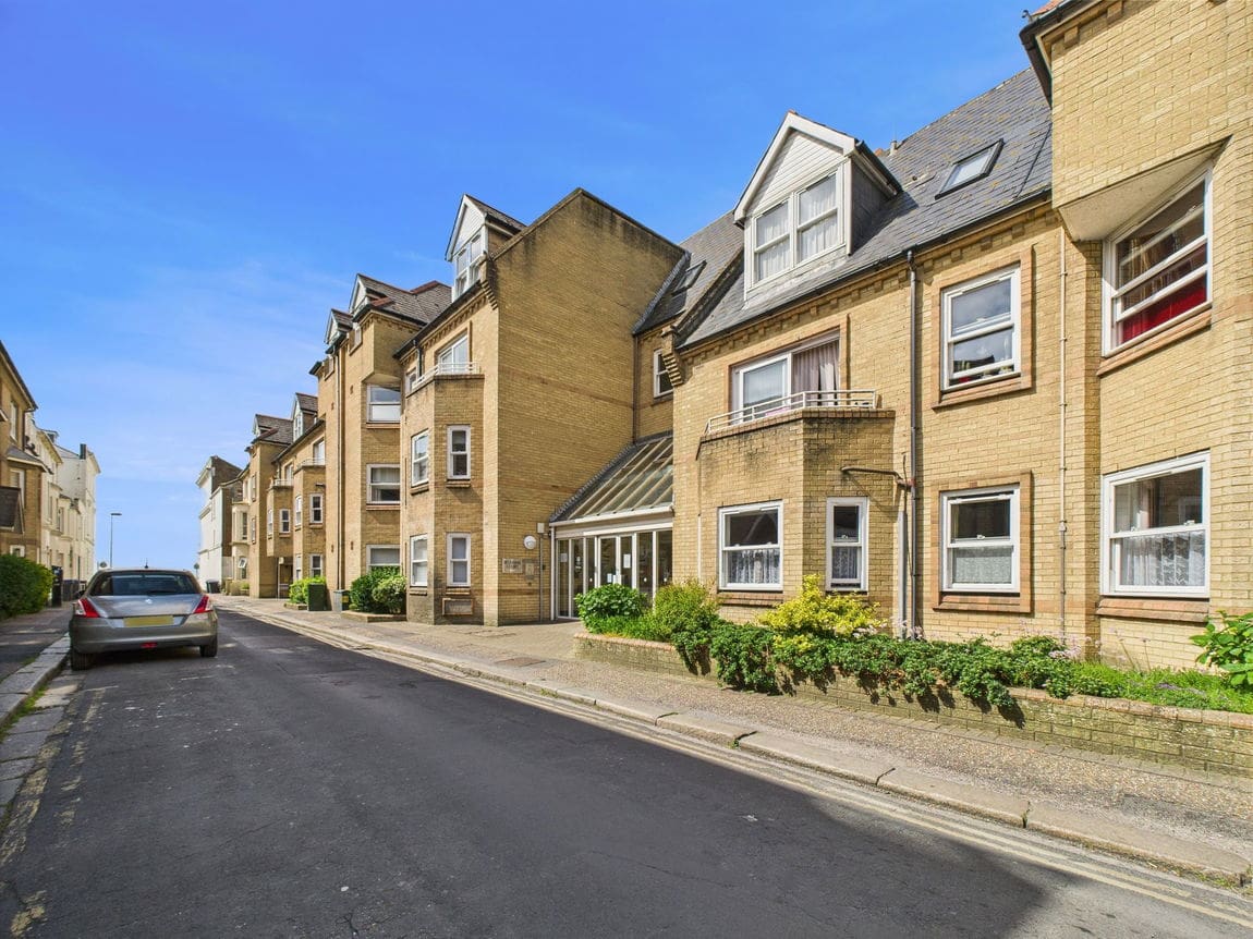 2 bedroom Apartment Under Offer