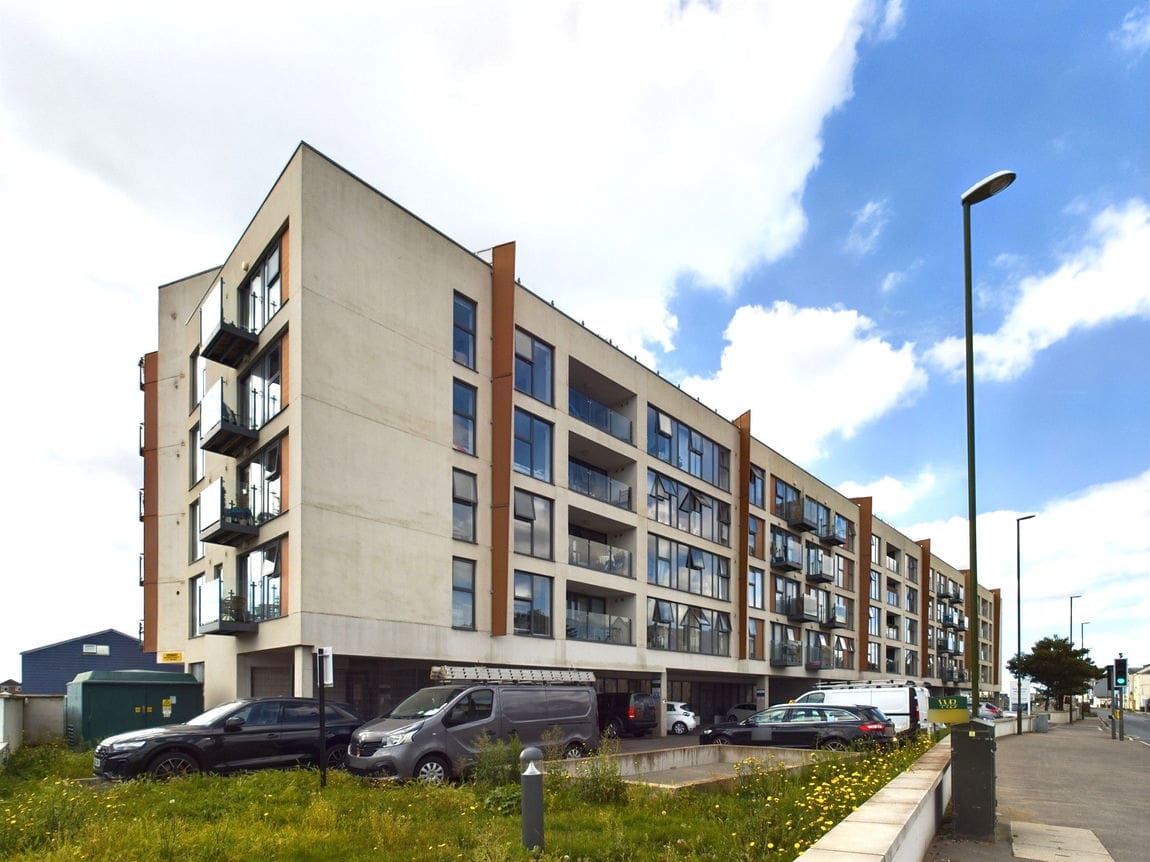 2 bedroom Flat For Sale