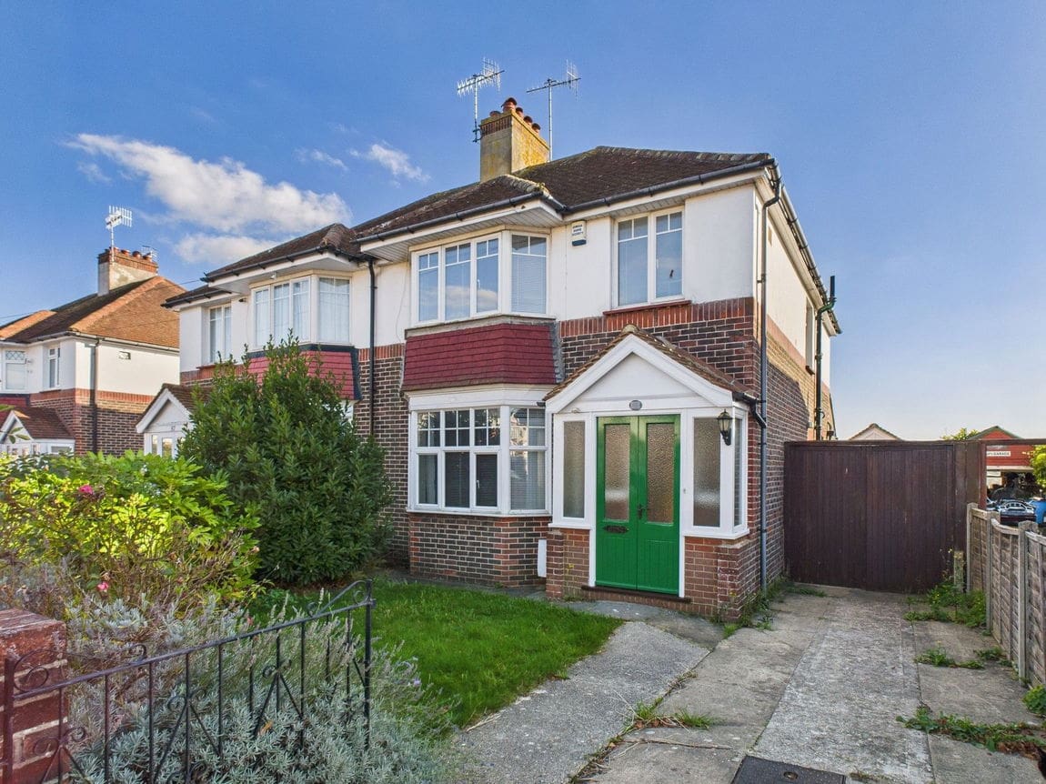 3 bedroom Semi-detached house For Sale