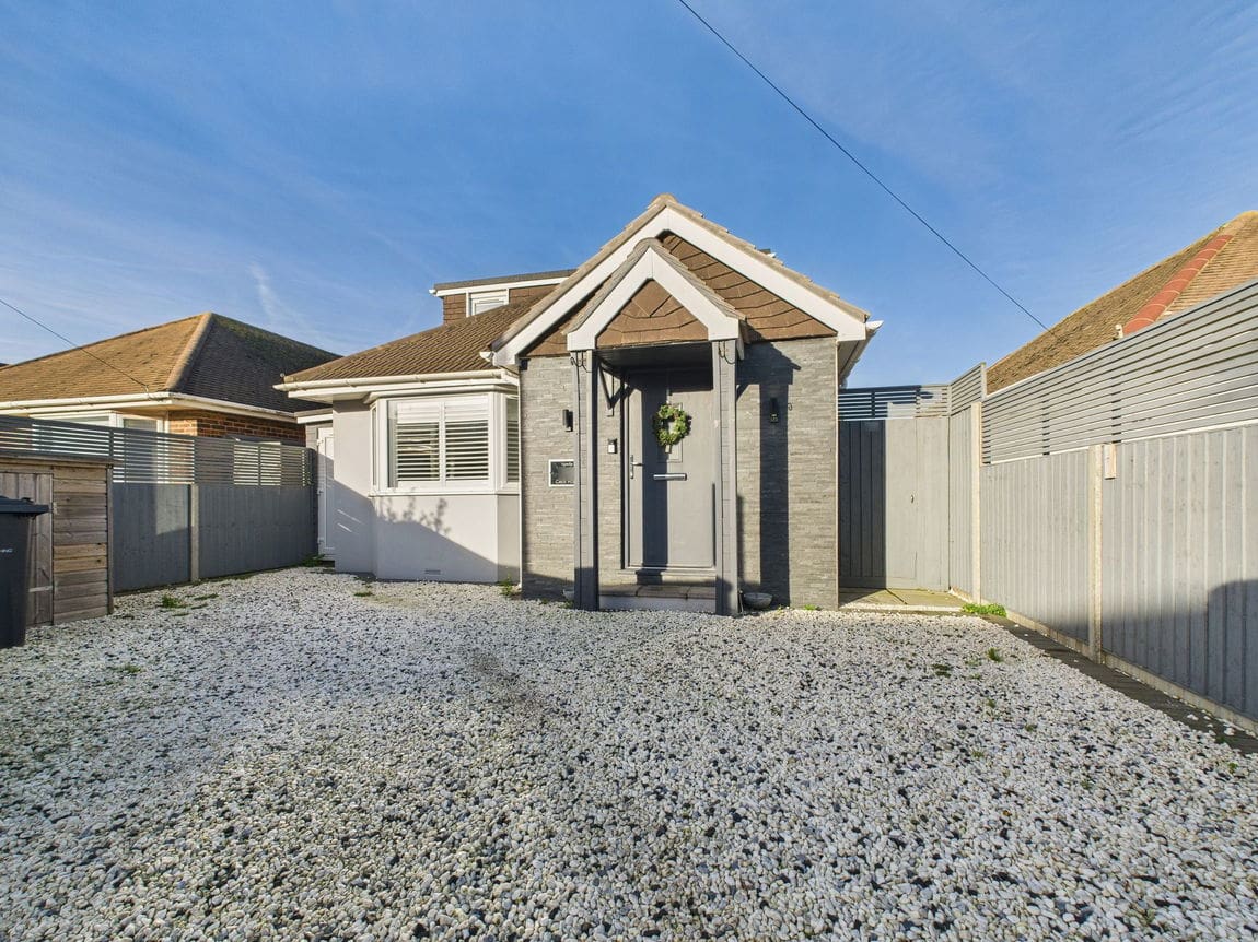 5 bedroom Detached house Under Offer