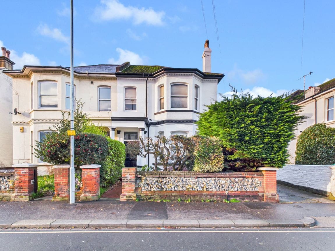 5 bedroom Semi-detached house For Sale