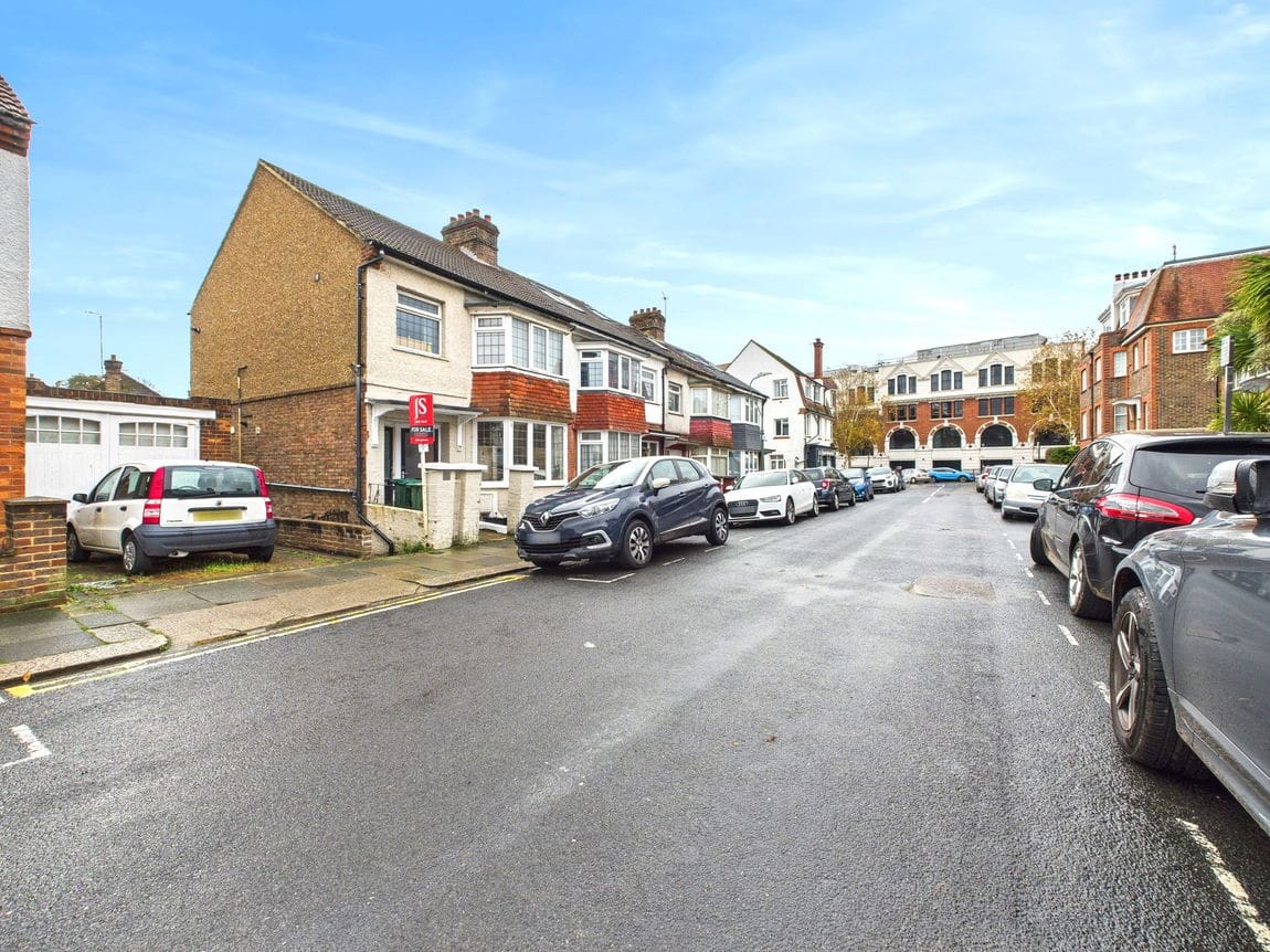 1 bedroom Flat For Sale