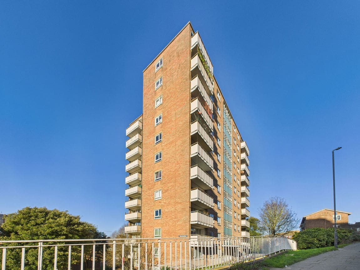 2 bedroom Flat For Sale