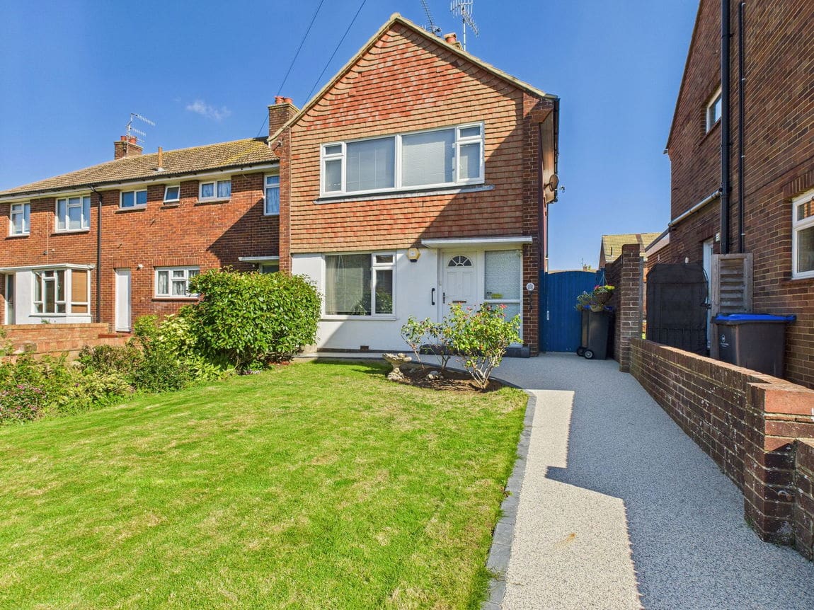3 bedroom End of terrace house Under Offer