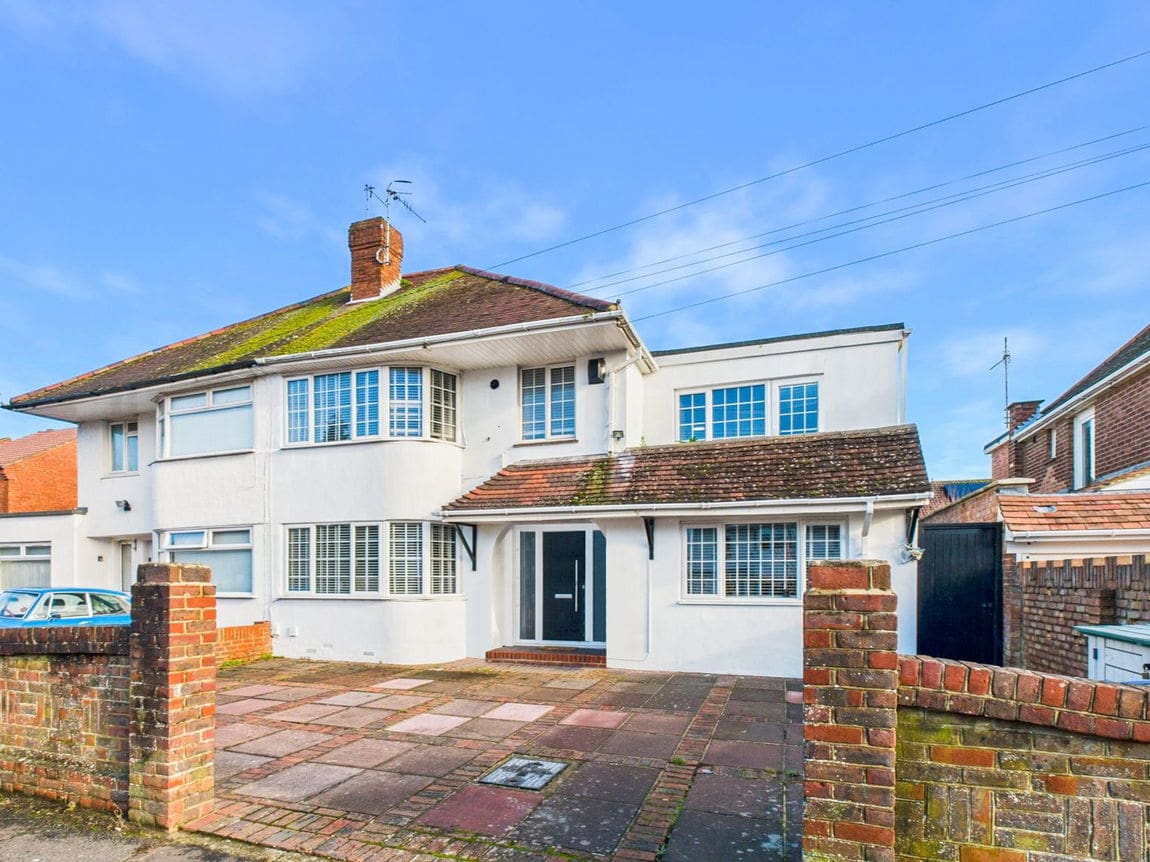 5 bedroom Semi-detached house For Sale