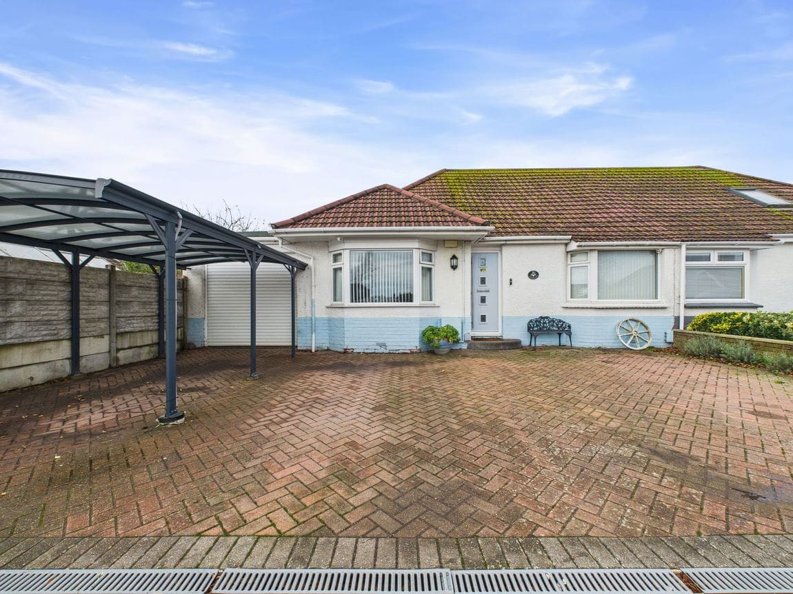 3 bedroom Semi-detached bungalow For Sale
