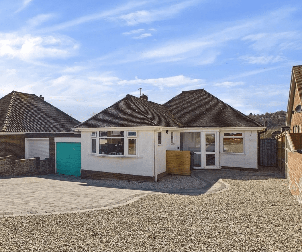 3 bedroom Bungalow For Sale