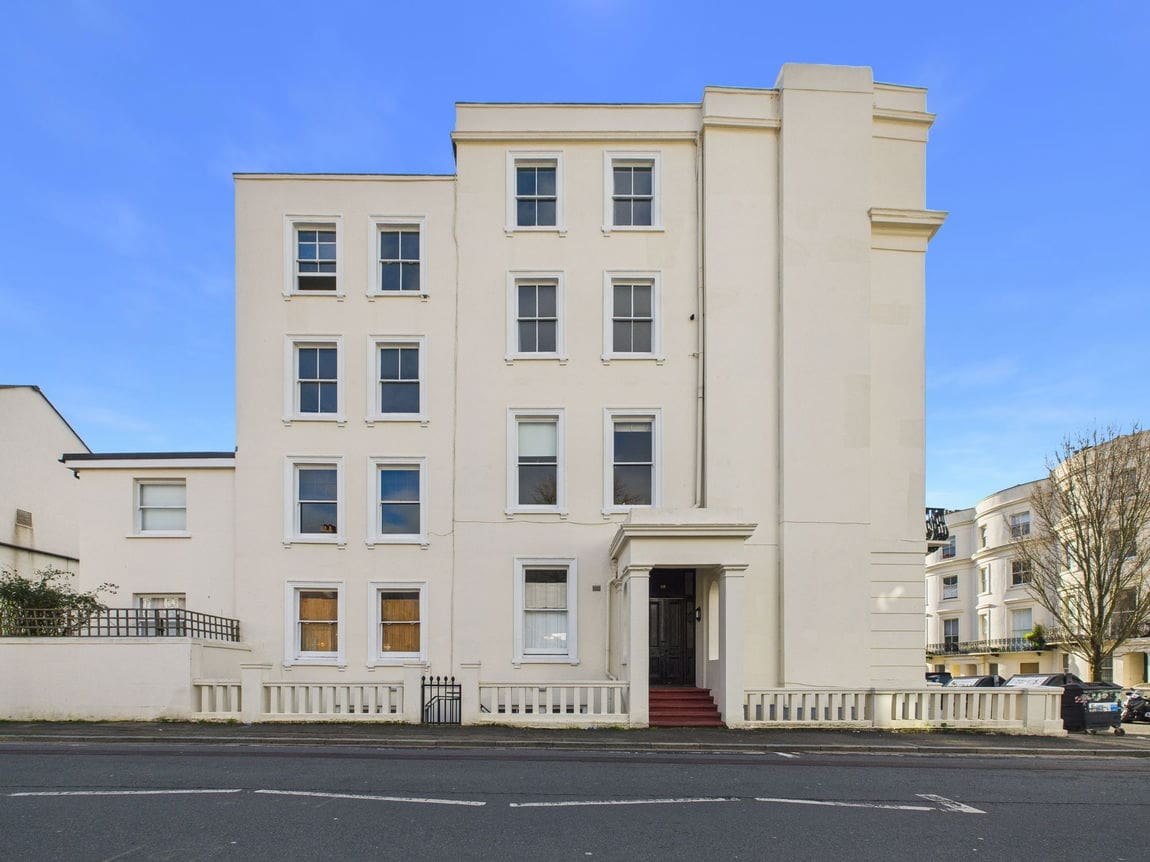 1 bedroom Flat For Sale
