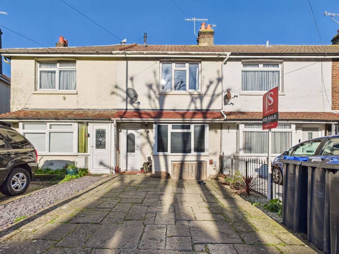 2 bedroom Terraced House Under Offer