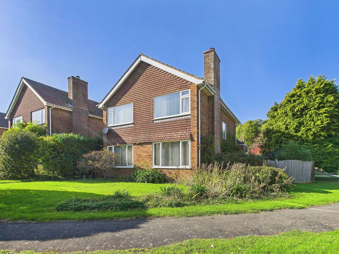 4 bedroom Detached house Under Offer