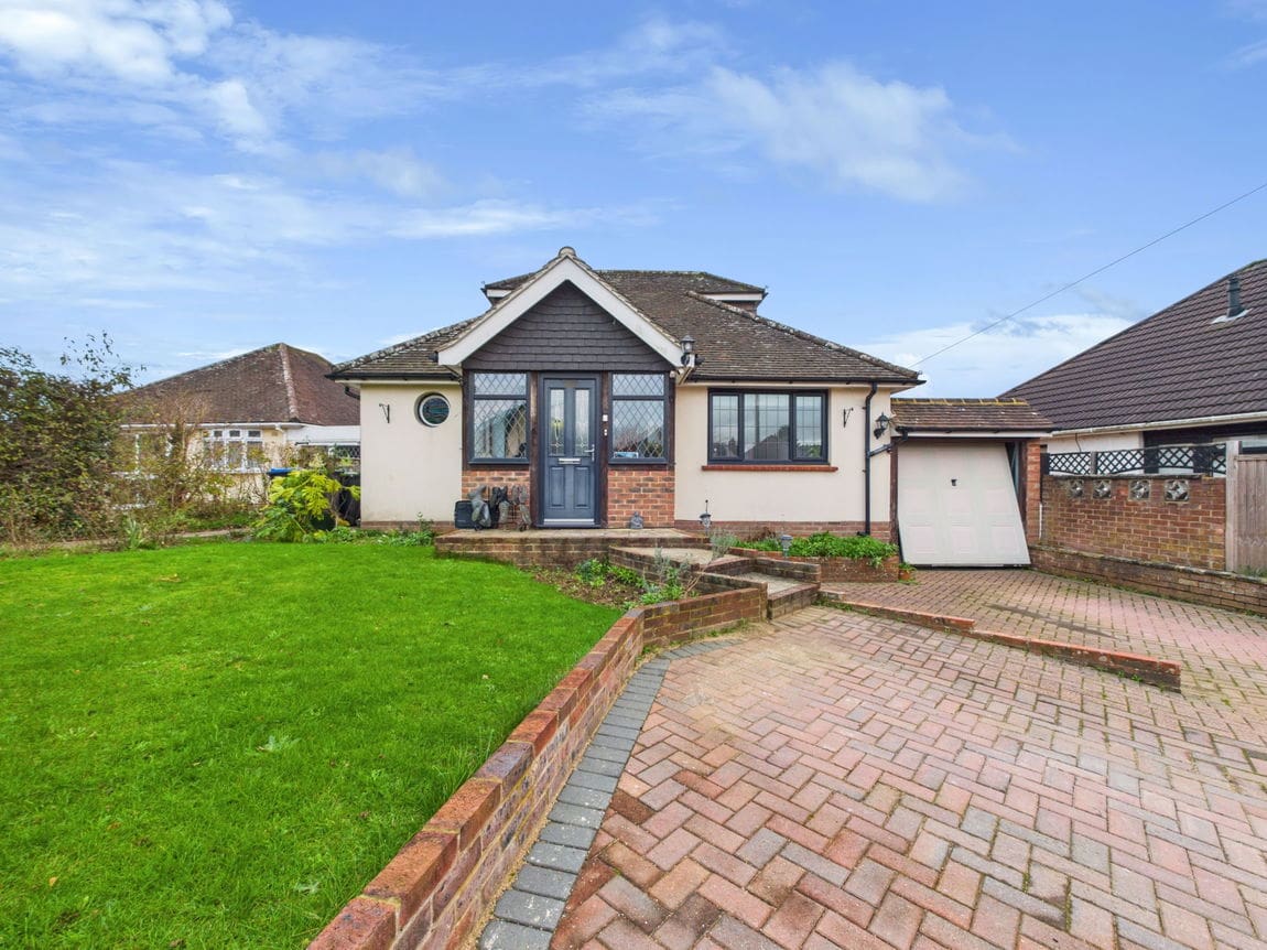 4 bedroom Bungalow For Sale