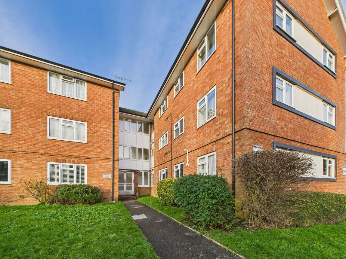 2 bedroom Flat For Sale