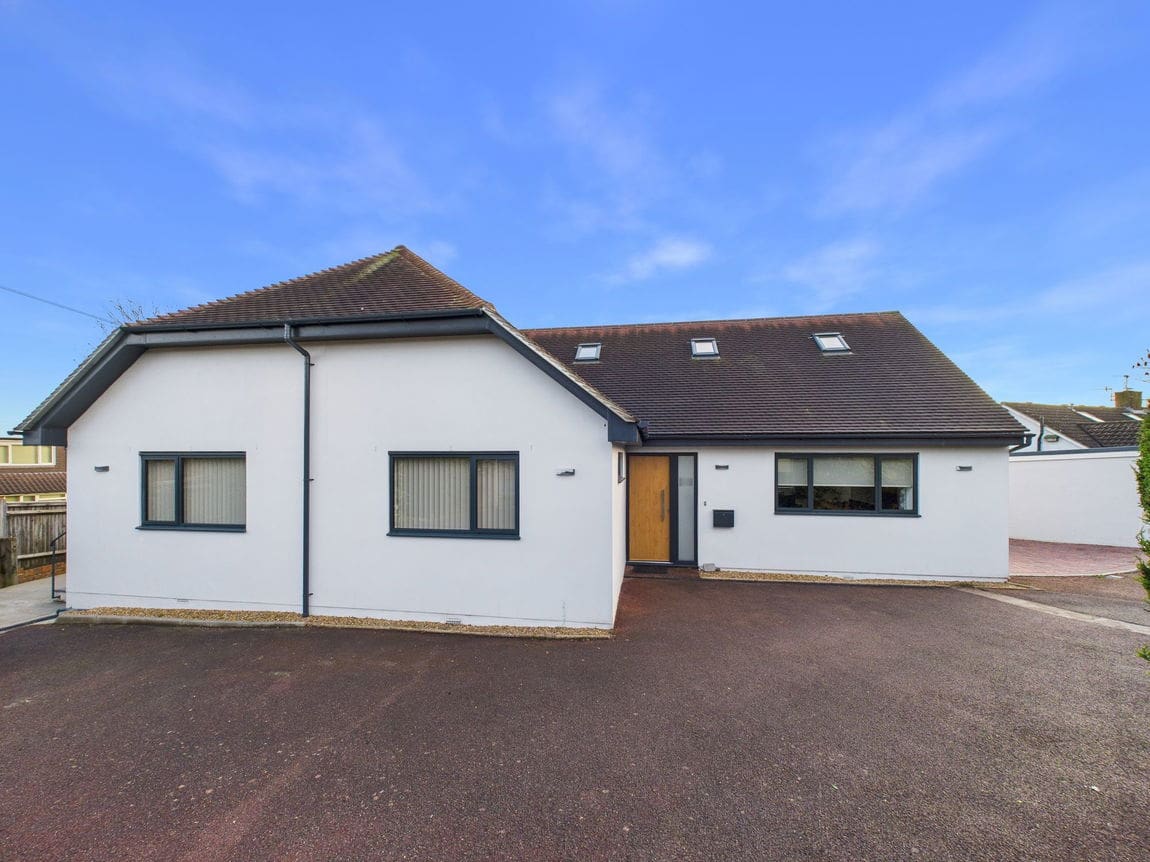 4 bedroom Bungalow For Sale