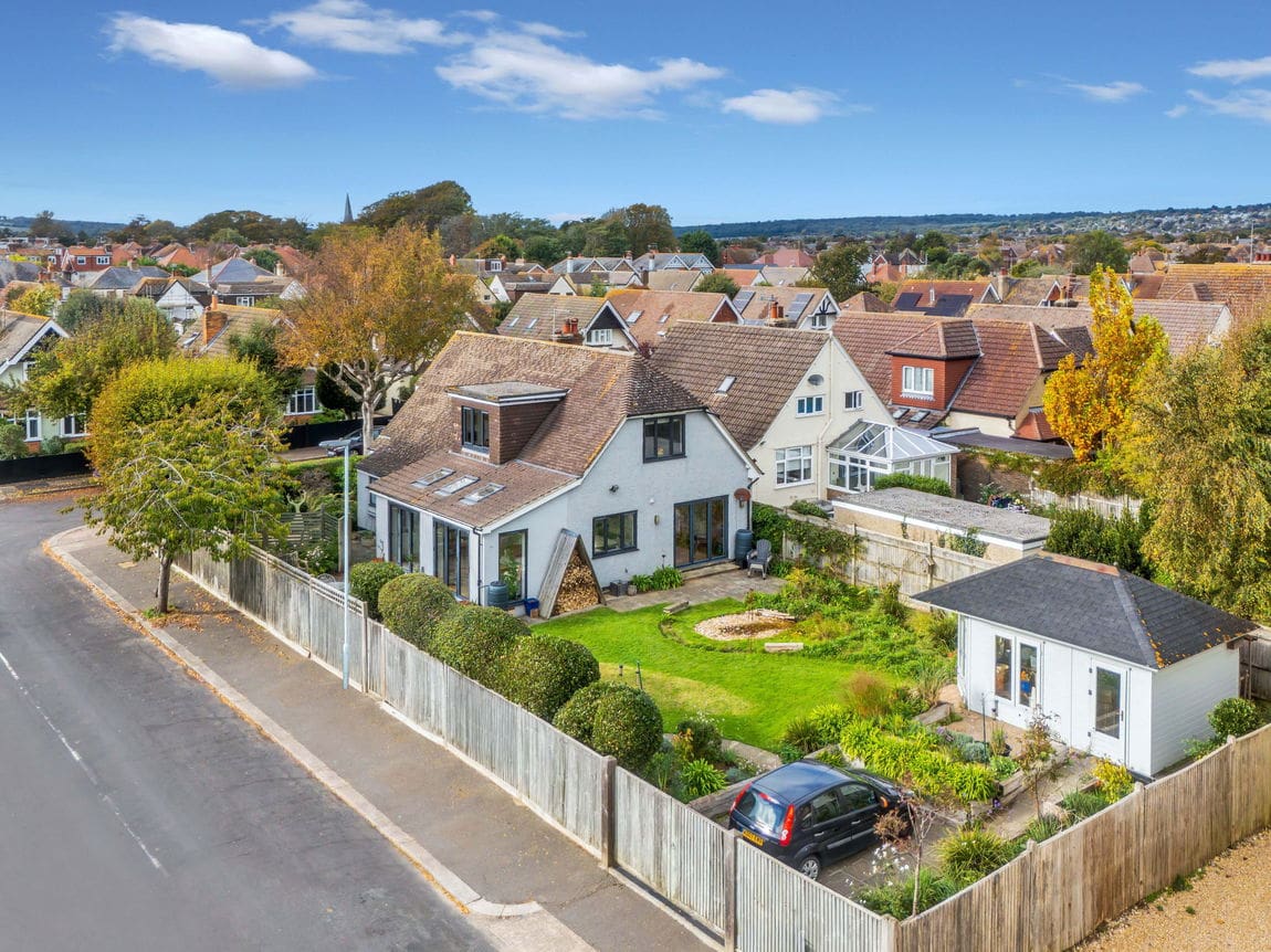 5 bedroom Property Under Offer