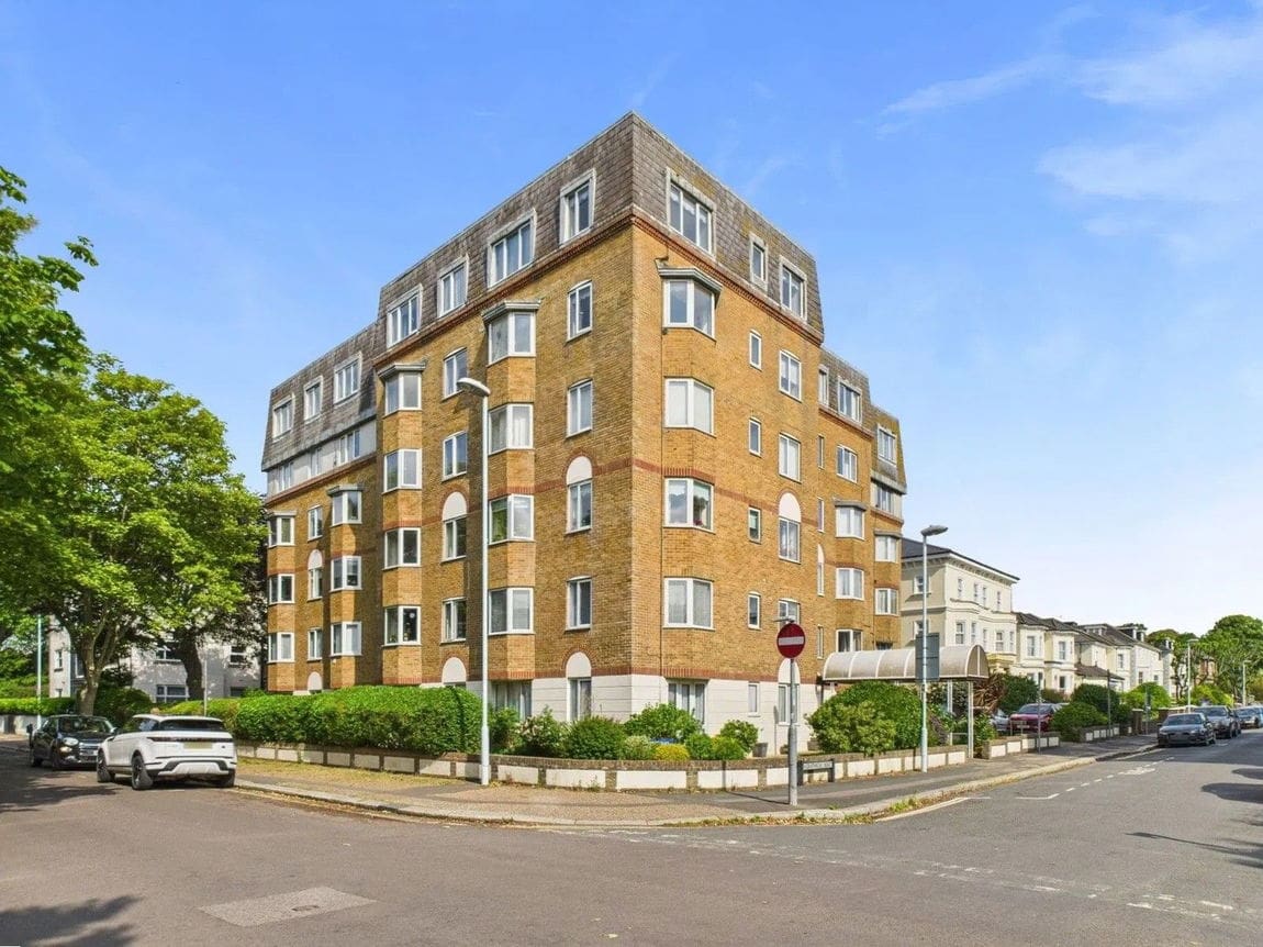 2 bedroom Apartment For Sale