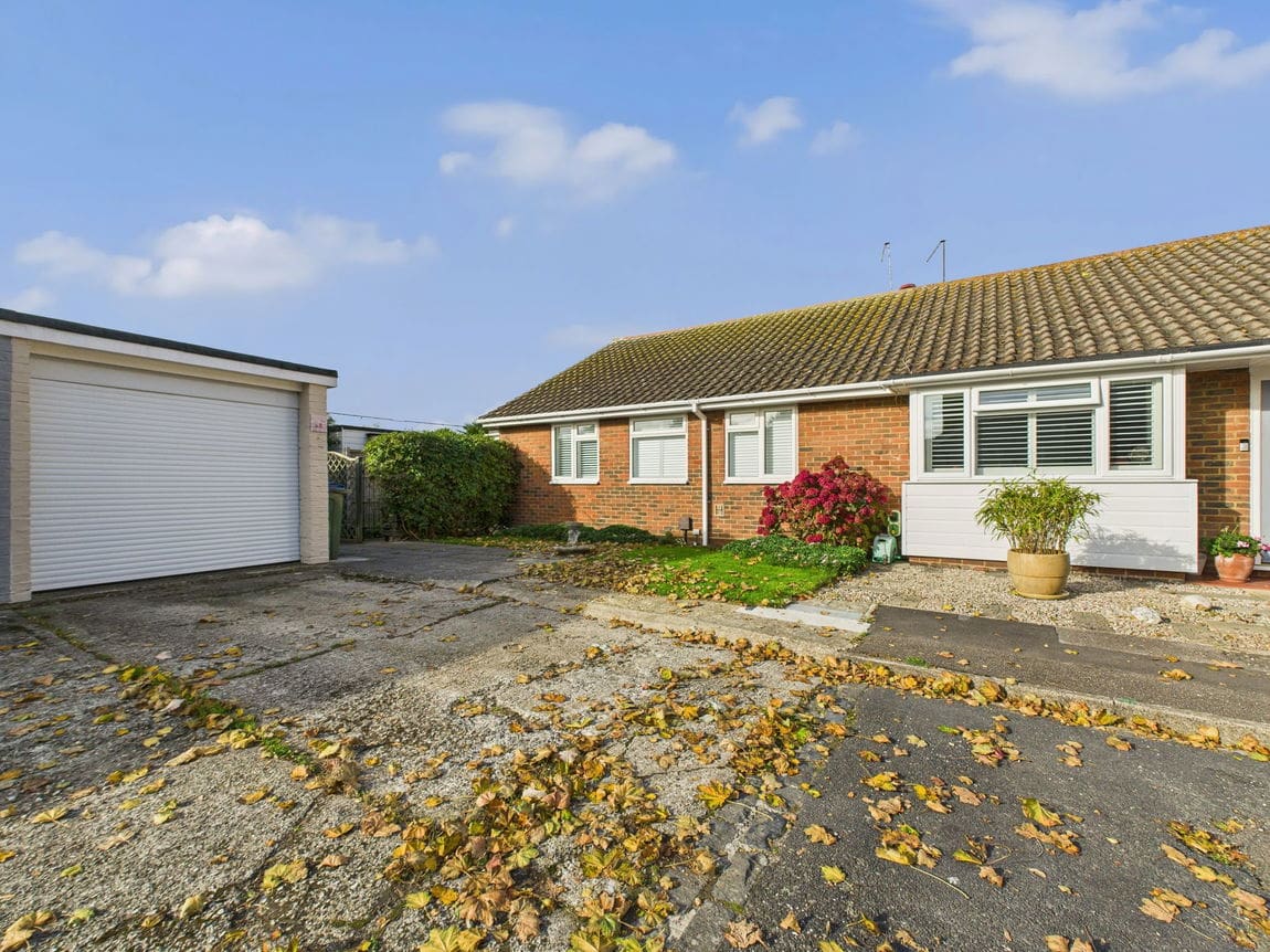 2 bedroom Terraced bungalow For Sale