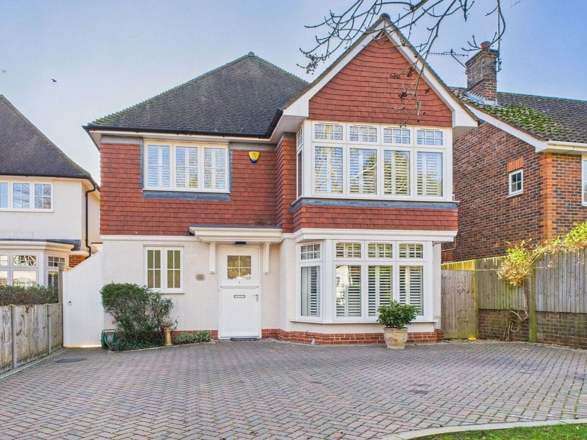 4 bedroom Detached house Under Offer