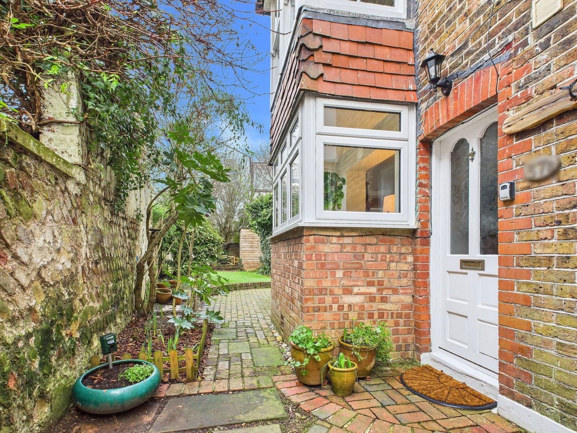 1 bedroom Flat For Sale