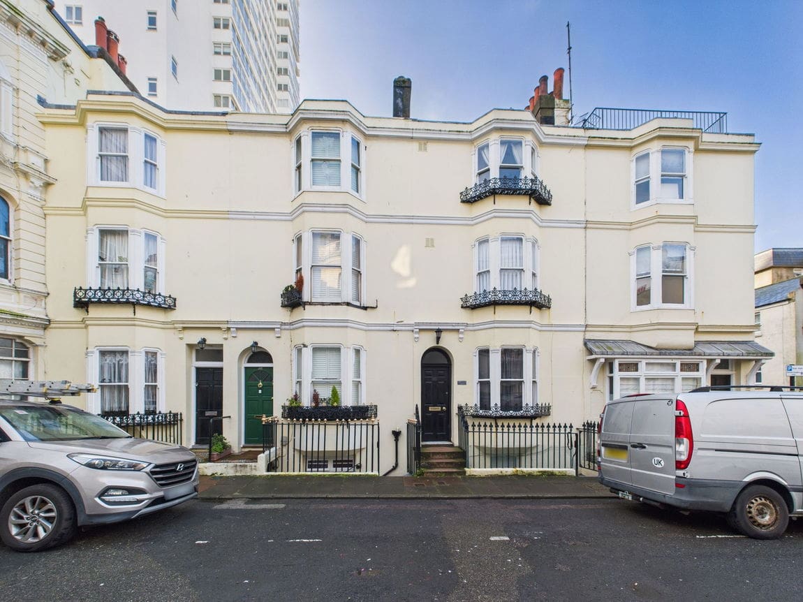 1 bedroom Flat For Sale
