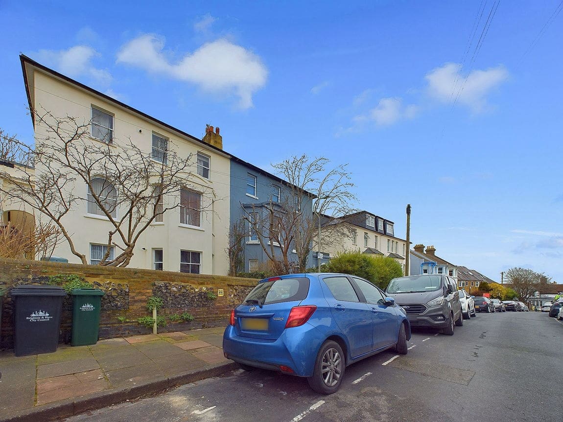 1 bedroom Flat For Sale