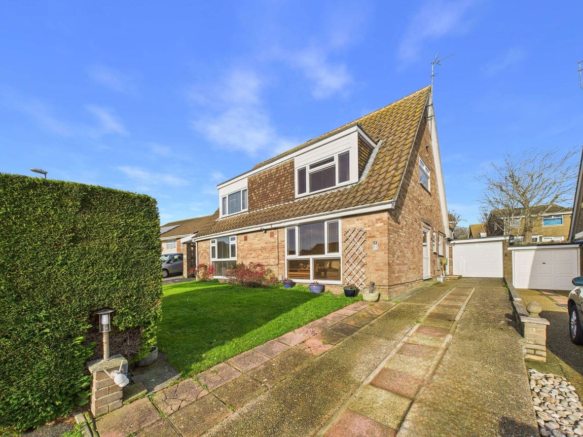 3 bedroom Semi-detached house For Sale