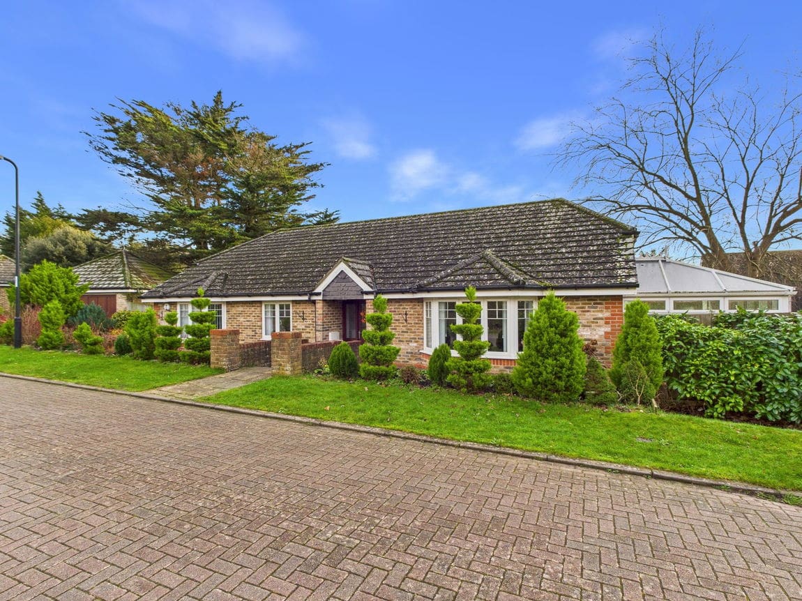 3 bedroom Bungalow For Sale