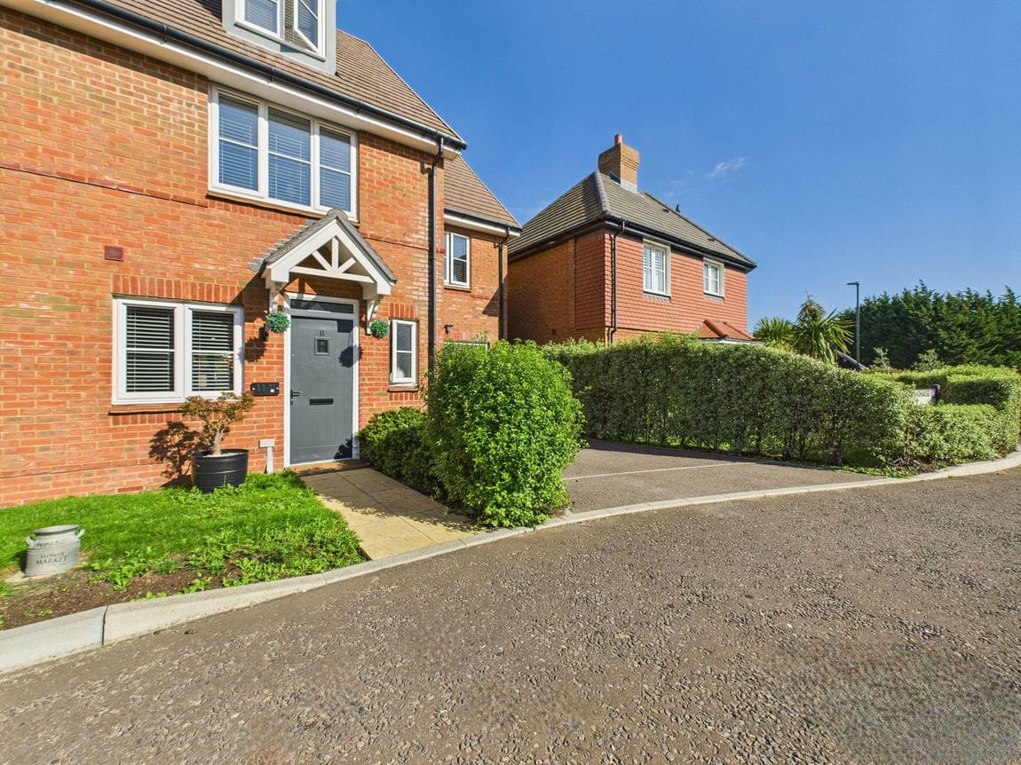 4 bedroom Property For Sale