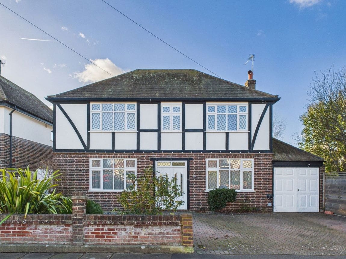 4 bedroom Detached house Under Offer