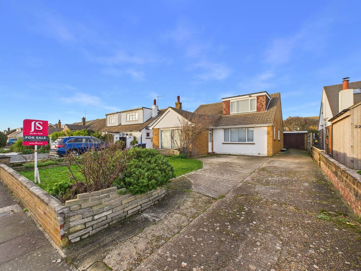 4 bedroom Detached house Under Offer