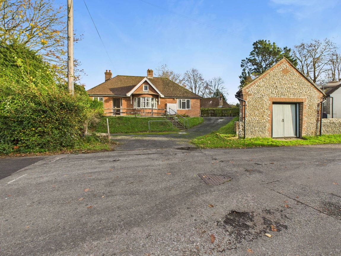 3 bedroom Bungalow For Sale