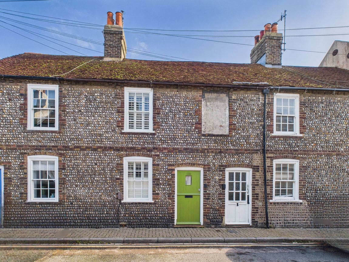 2 bedroom Cottage For Sale