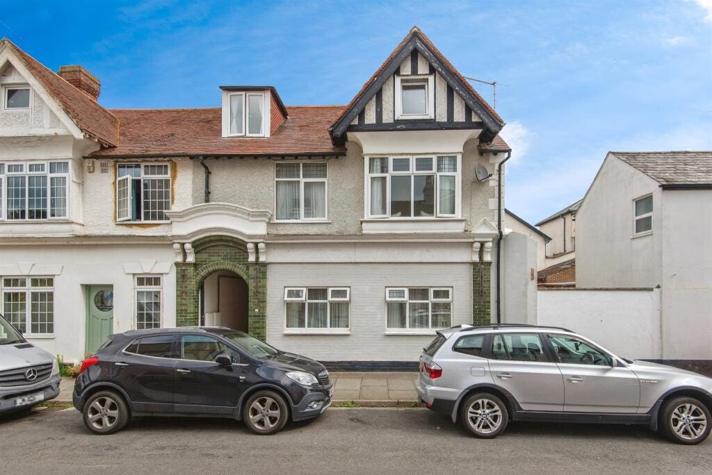 4 bedroom Property For Sale