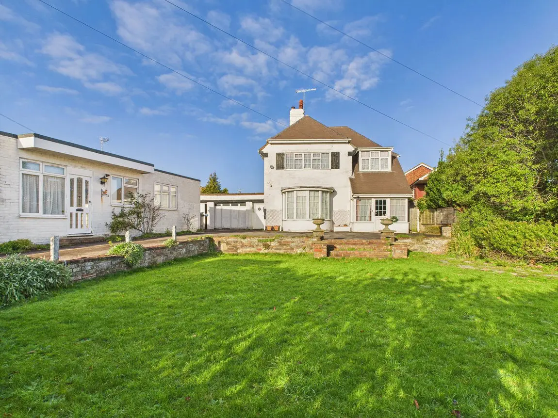 3 bedroom Detached house Under Offer