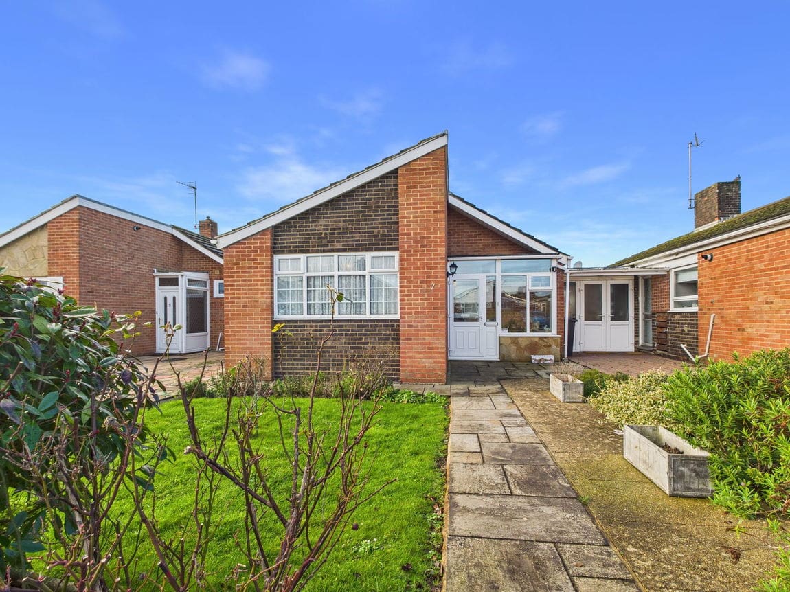 2 bedroom Bungalow For Sale
