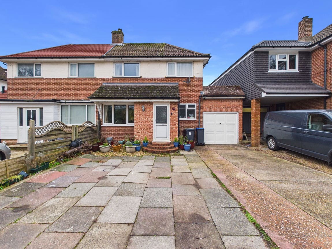 3 bedroom Detached house For Sale