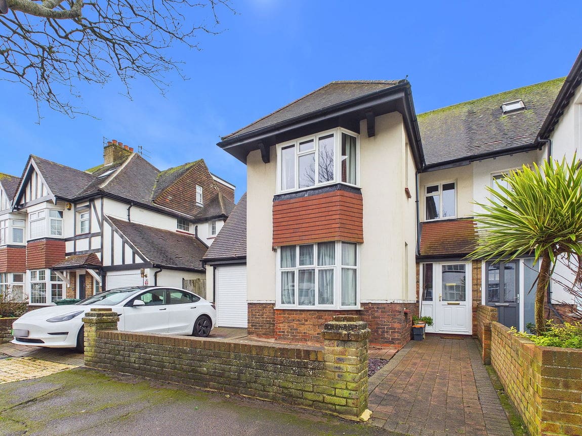 4 bedroom Semi-detached house Under Offer