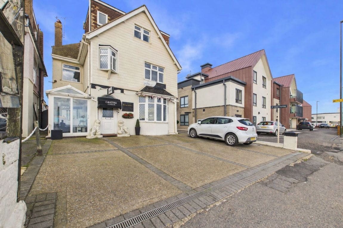 1 Detached house For Sale