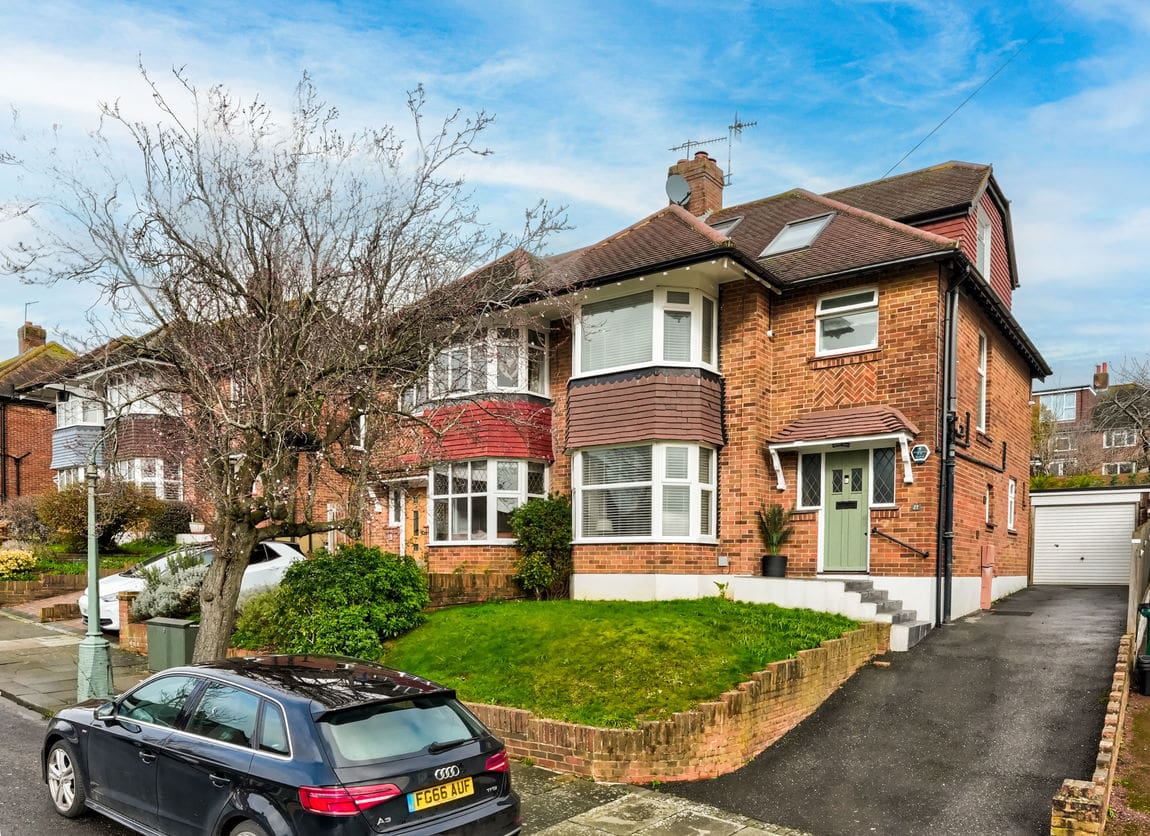 4 bedroom Semi-detached house For Sale