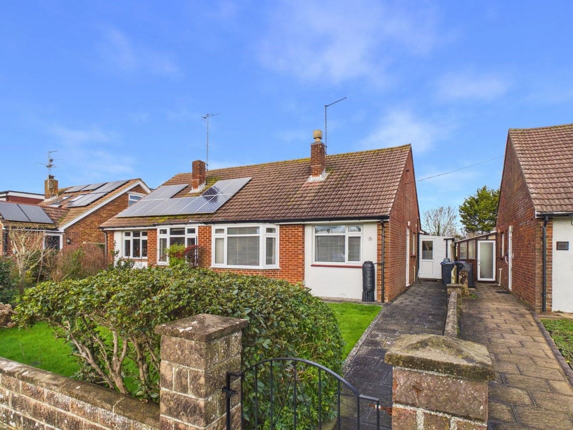2 bedroom Semi-detached bungalow For Sale